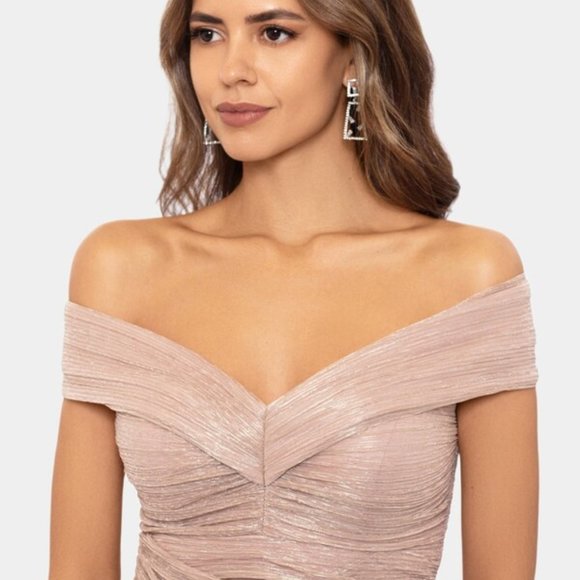 NWT - Betsy & Adam Off-The-Shoulder Ruched Crinkle Gown SIZE 6 - Picture 4 of 4